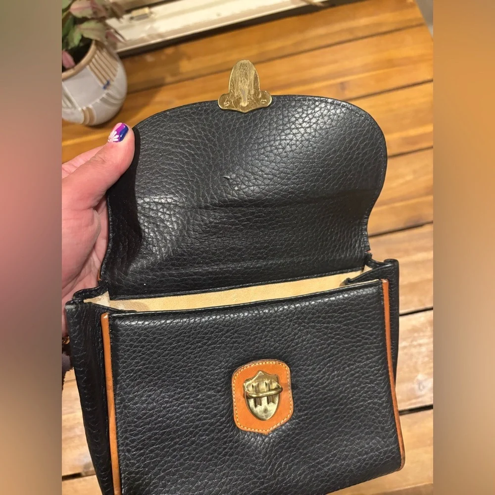 Small Vintage Dooney & Bourke Leather Crossbody Bag - Picture 5 of 10
